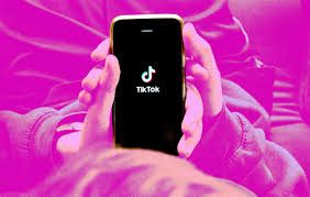 Commen-challenger-tiktok-creater-face.jpg